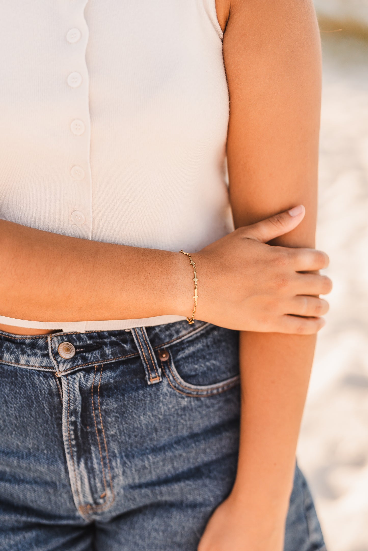 Esperanza | Waterproof Dainty Cross Bracelet
