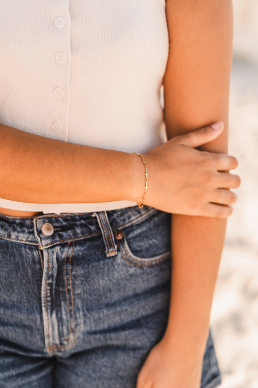 Esperanza | Waterproof Dainty Cross Bracelet